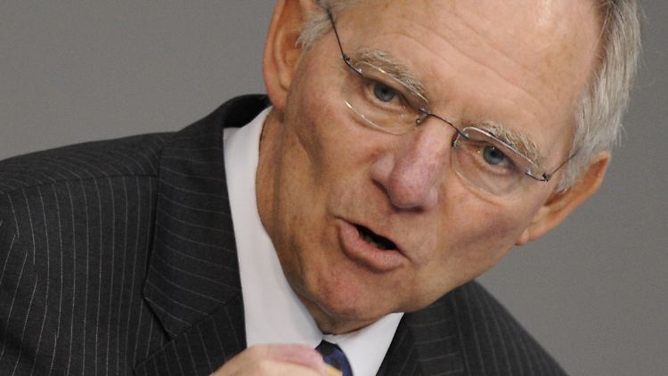 Bundesfinanzminister Schäuble verteidigt die Rekordschulden.