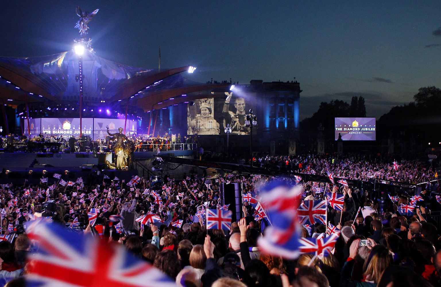 Mit einem großen Popkonzert setzen die Briten die Feierlichkeiten zum Diamantenen Thronjubiläum ihrer Königin Elizabeth II. fort.