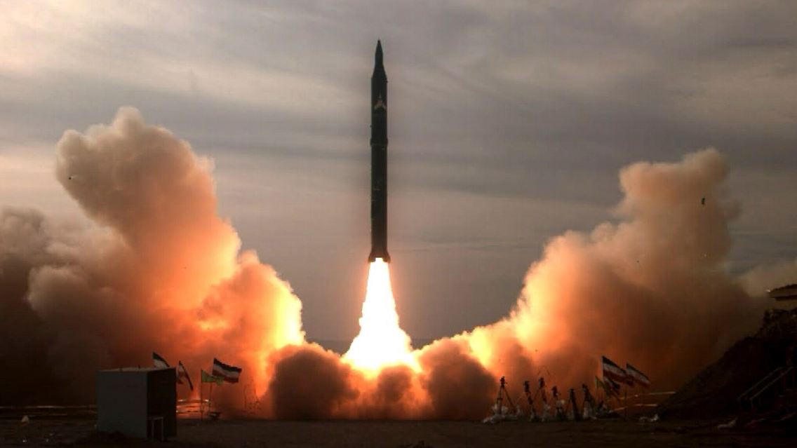 Iran könnte seine Raketen mit Atomsprengköpfen bestücken - so die Befürchtung.