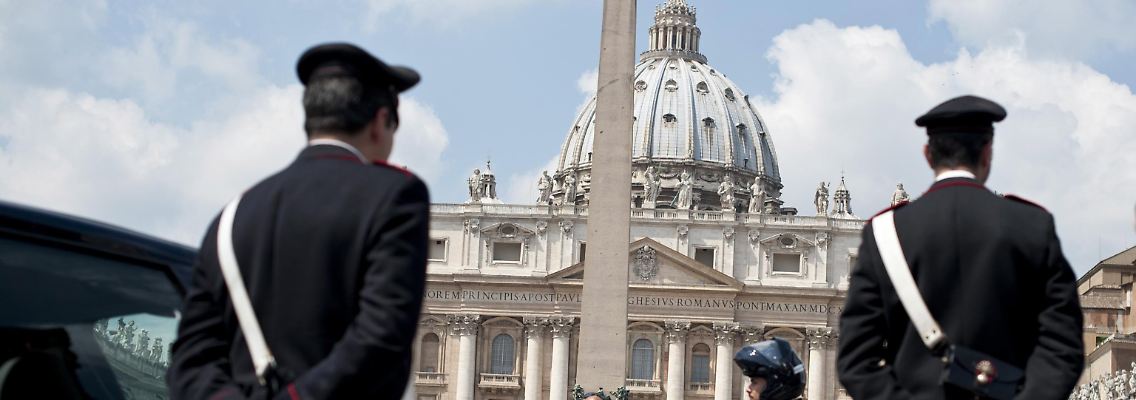 Was ist da bloß los im Petersdom?