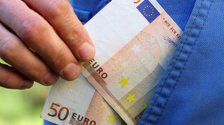 In vielen Berufen verschwinden immer mal schnell ein paar Scheinchen am Finanzamt vorbei in der eigenen Tasche.