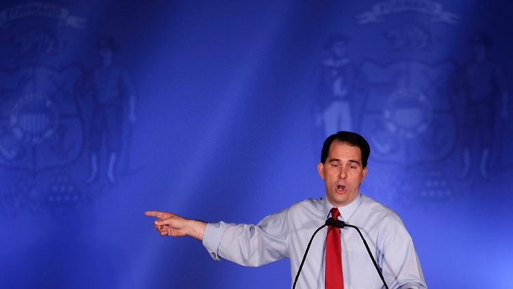 Scott Walker weist den Weg.
