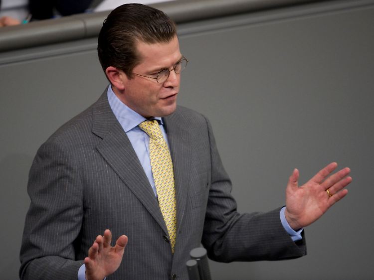 Guttenberg bleibt im Bundestag bei seiner Darstellung: Zu spät und nicht richtig informiert.