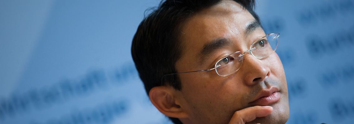 FDP-Chef Rösler will die Gegner der Herdprämie in den eigenen Reihen auf Linie bringen.