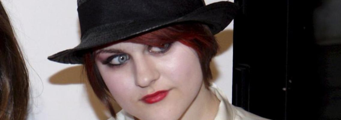 Scout Willis hat Ärger - wegen eines Biers und eines gefälschten Ausweises.