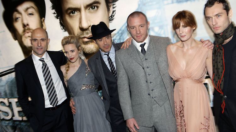 Machen den Mutterkonzern glücklich: Die Filmcrew des Blockbusters "Sherlock Holmes". 