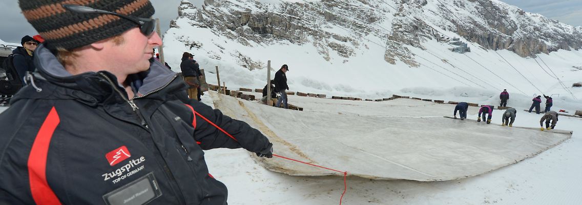 Die Bayerische Zugspitzbahn sorgt für den Erhalt von möglichst viel Schnee.