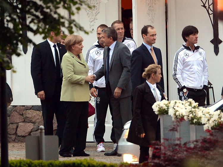 Die Bundeskanzlerin ist ein gern gesehener Gast bei den DFB-Verantwortlichen.