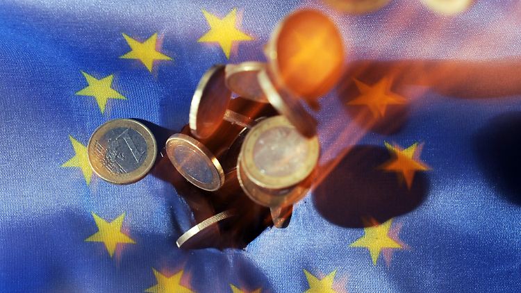 Laut einer Studie misstrauen wegen der Schuldenkrise immer mehr Deutsche dem Euro.