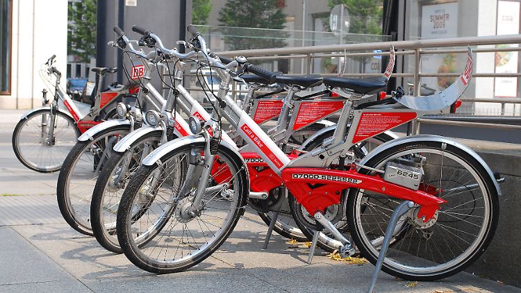Die bekannten Fahrräder von der Bahn soll es künftig auch mit Hilfsmotor geben. Dazu kommen neue Elektroautos.