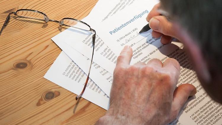 Eine Patientenverfügung sollte möglichst eindeutig sein. Denn nur dann können die Wünsche des Patienten auch umgesetzt werden.  