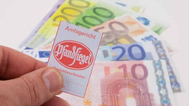 Mit dem Pfändungsschutzkonto  soll gewährleistet werden, dass Schuldnern ein Existenzminimum zur Verfügung steht.