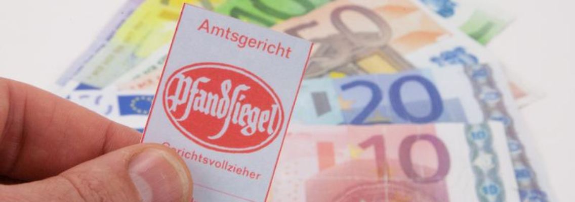 Wenn die Pfändung droht, sollten Schuldner sich gut informieren. Denn auch wenn sie pleite sind, haben sie Rechte.
