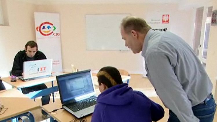 Das Projekt nimmt sich insbesondere der Arbeit mit Jugendlichen aus bildungsfernen Elternhäusern an.
