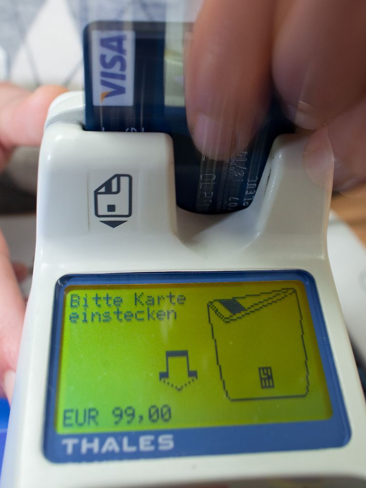 Eine einfache Kopie der Kreditkarte ist nach heutigem Stand der Technik mit dem EMV-Chip nicht möglich.