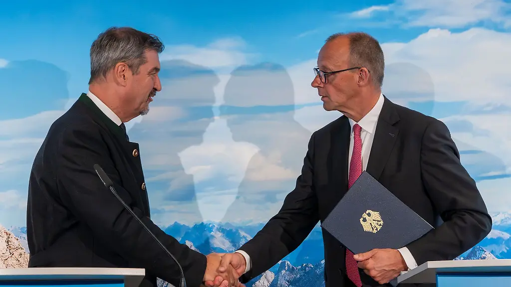 Bei-seinem-Besuch-auf-der-Zugspitze-sprach-sich-Kanzler-Merz-auch-dafuer-aus-die-seit-mehr-als-einem-Jahr-ausstehende-Hilfsbeteiligung-des-Bundes-fuer-die-Schaeden-des-verheerenden-Hochwassers-im-Juni-2024-zu-pruefen