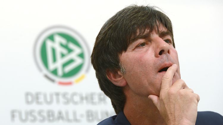 Bundestrainer Joachim Löw geht kritisch ins Turnier.