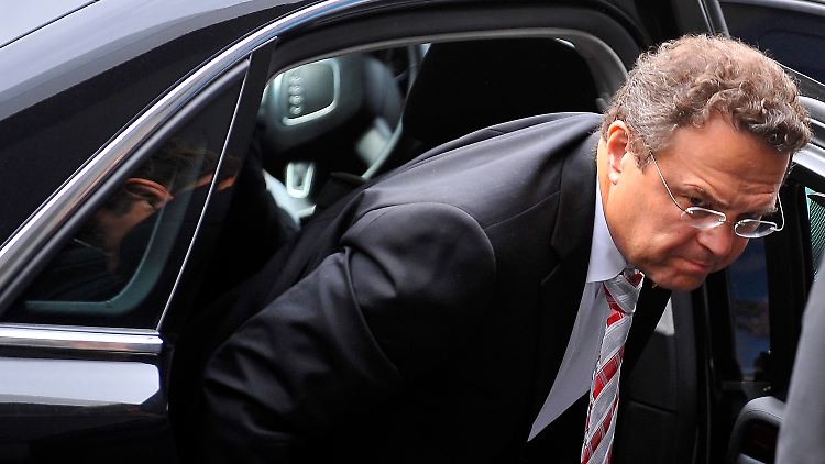 Friedrich kündigt schärferes Vorgehen gegen Gewaltprediger an.