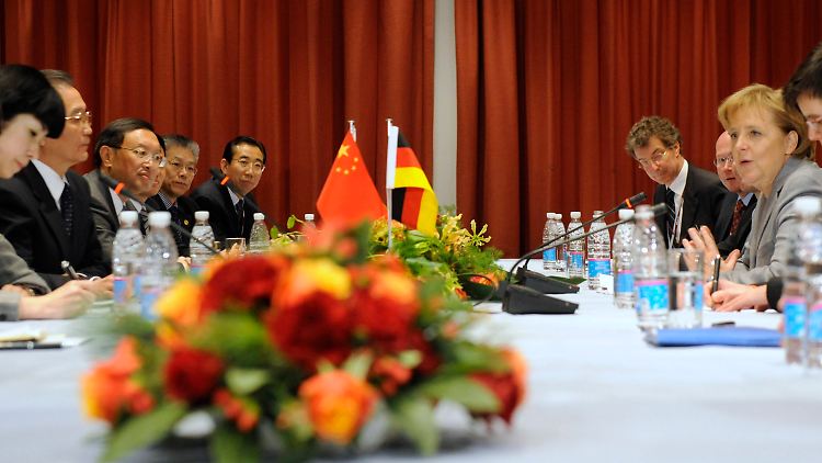 Merkel bei einem sogenannten Gespräch in kleiner Runde mit der chinesischen Delegation.