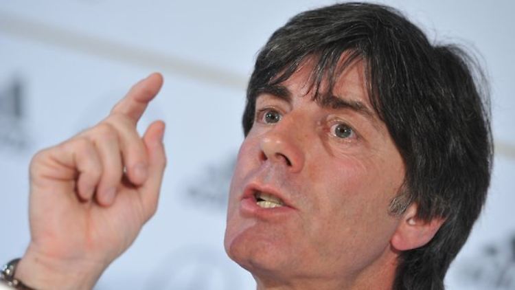 Löw will sich auf dem Weg ins Halbfinale der EM nicht von den Griechen aufhalten lassen.