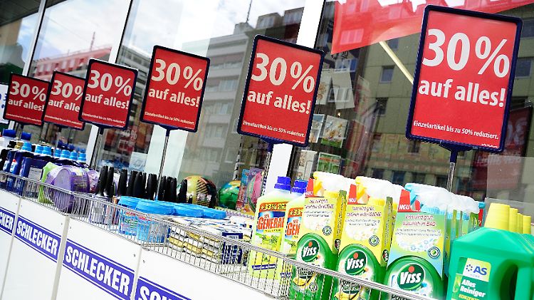 In den 2800 Schlecker-Filialen hat der Räumungsverkauf begonnen.