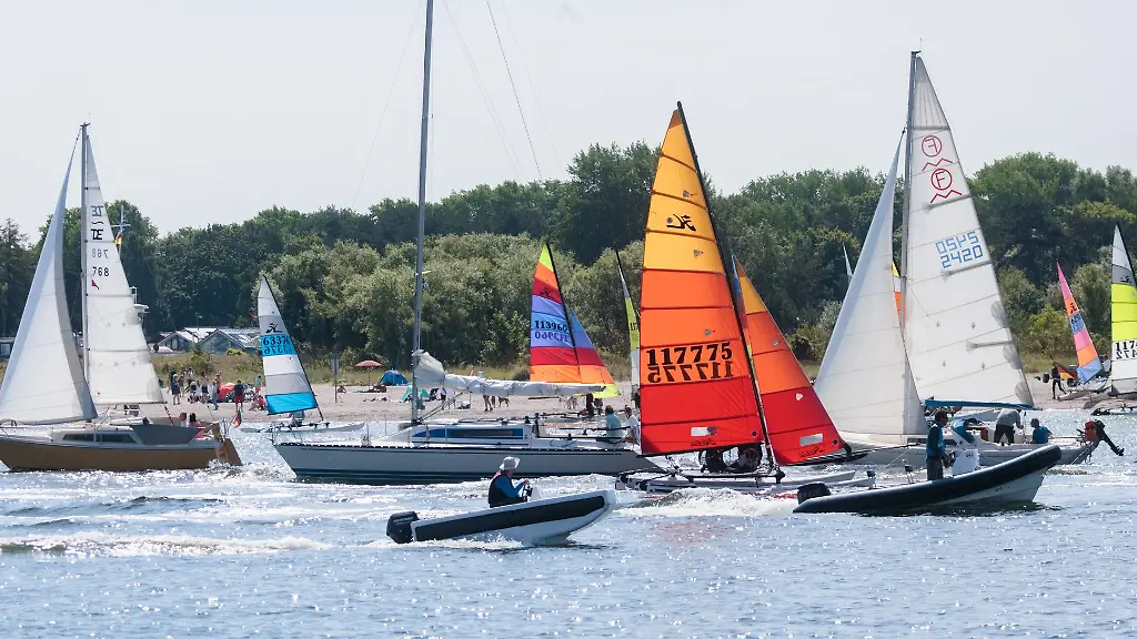 Am-Freitag-beginnt-in-Travemuende-die-136-Travemuender-Woche-Mit-350-gemeldeten-Booten-und-rund-750-Seglern-ist-das-Teilnehmerfeld-nach-Angaben-der-Veranstalter-in-diesem-Jahr-kleiner-als-im-Vorjahr