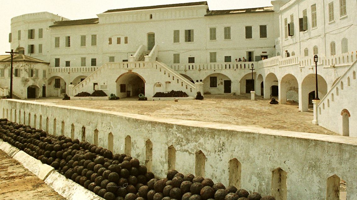 Gesamtansicht der Sklavenfestung in Cape Coast.