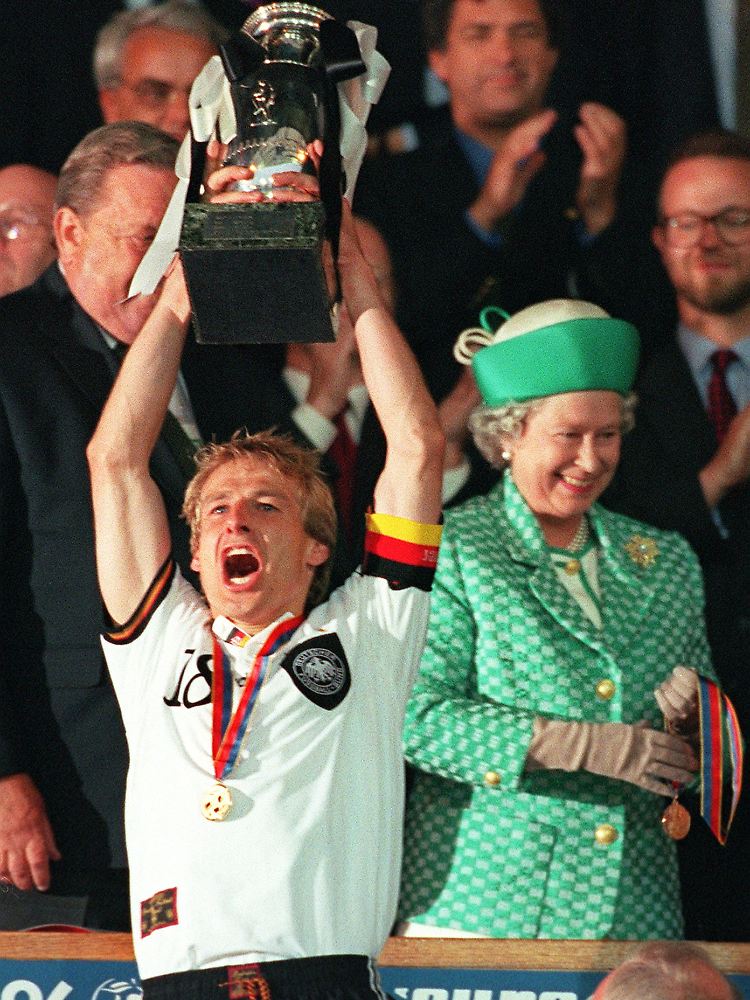 1996 streckte die deutsche Nationalelf - damals mit Jürgen Klinsmann - den Pott in die Luft.