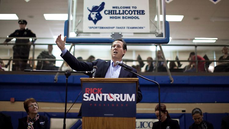 Santorum greift wieder in den Wahlkampf ein.