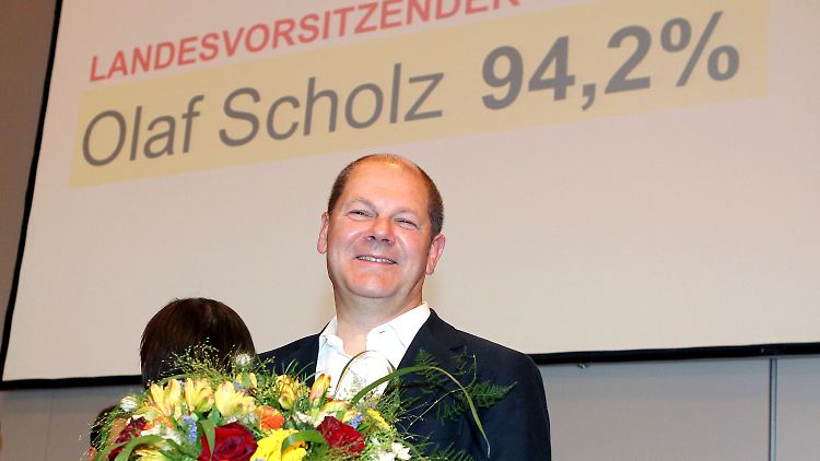 Komfortable Mehrheit: Mit mehr als 94 Prozent haben die SPD-Mitglieder in Hamburg Scholz als ihren Vorsitzenden bestätigt.