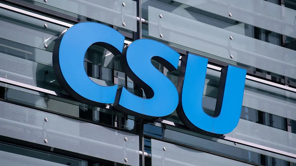 Vier-Menschen-sind-in-das-CSU-Buero-in-Rosenheim-eingedrungen