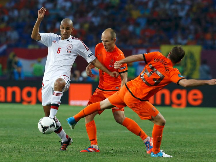 Rafael van der Vaart (r.) wurde eingewechselt, konnte aber auch nichts mehr ausrichten.