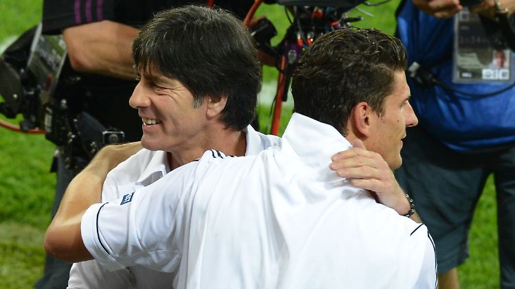 Joachim Löw und Mario Gomez.