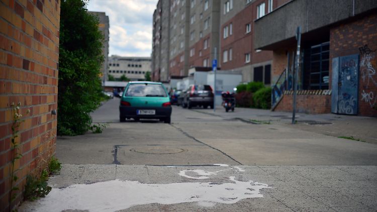Die Blutspuren am Tatort sind mit Sand abgedeckt.