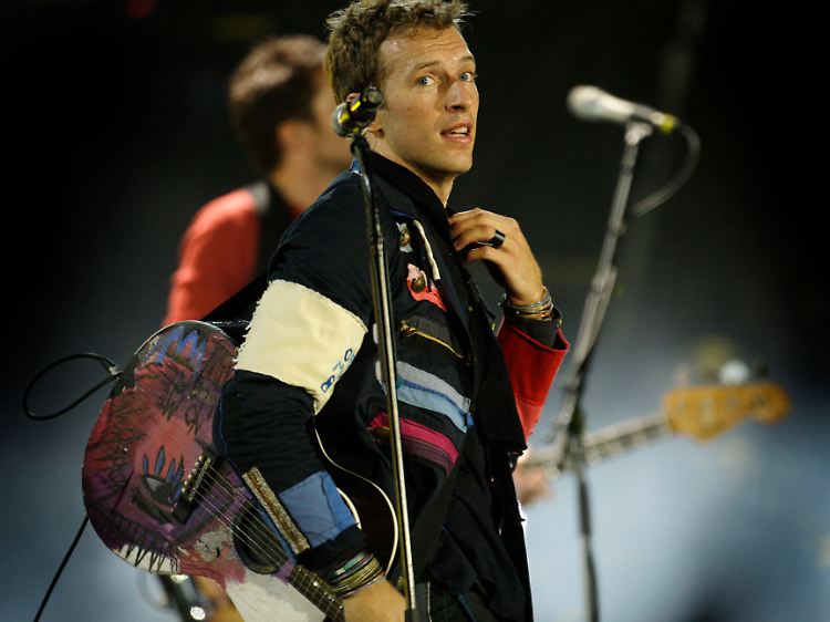Coldplay versteigern ihre Instrumente, Tour-Ausrüstung, Bühnenkostüme und Platin-CDs für einen guten Zweck.