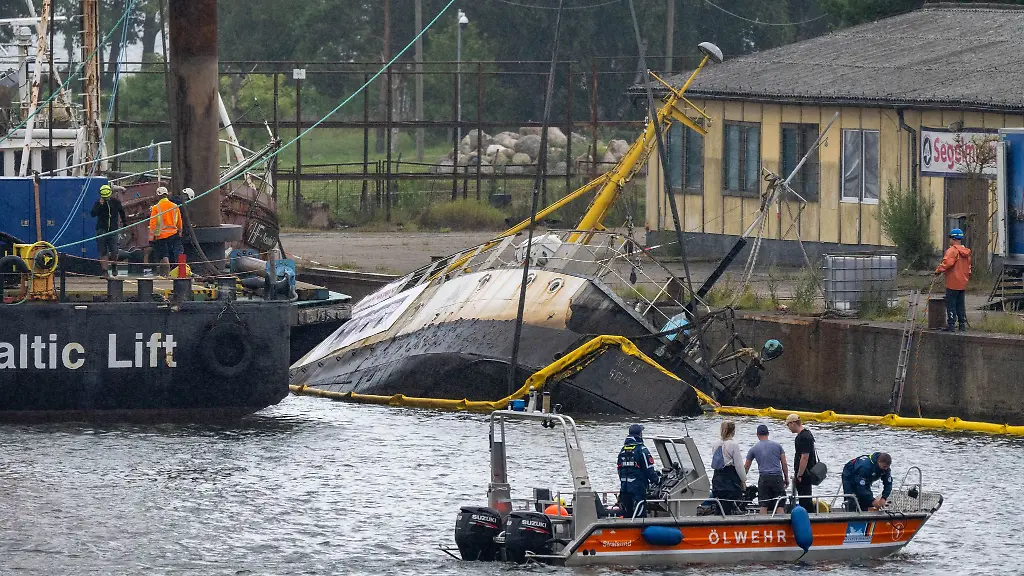 Nach-dem-geplanten-Heben-des-gesunkenen-Kutters-Rudolf-Virchow-soll-die-Reise-fuer-das-Schiff-am-Mittwoch-weitergehen