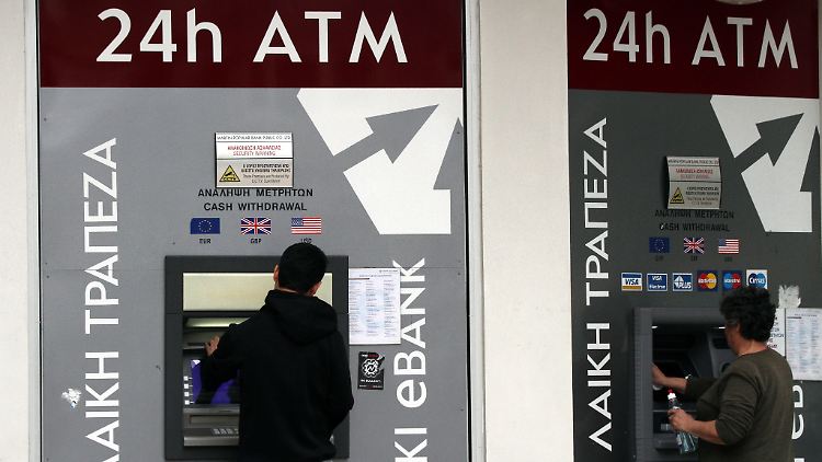Zyperns Banken sitzen auf griechischen Staatsanleihen.