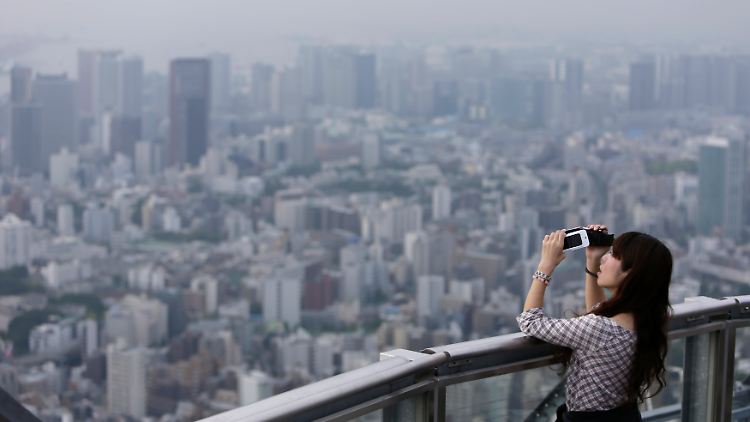 Die Häuserdächer von Roppongi Hills in der Nähe des Regierungsviertels von Tokio. Seinen Höhepunkt hatte die Gegend in der Bubble-Economy-Phase in der zweiten Hälfte der 80er Jahre.