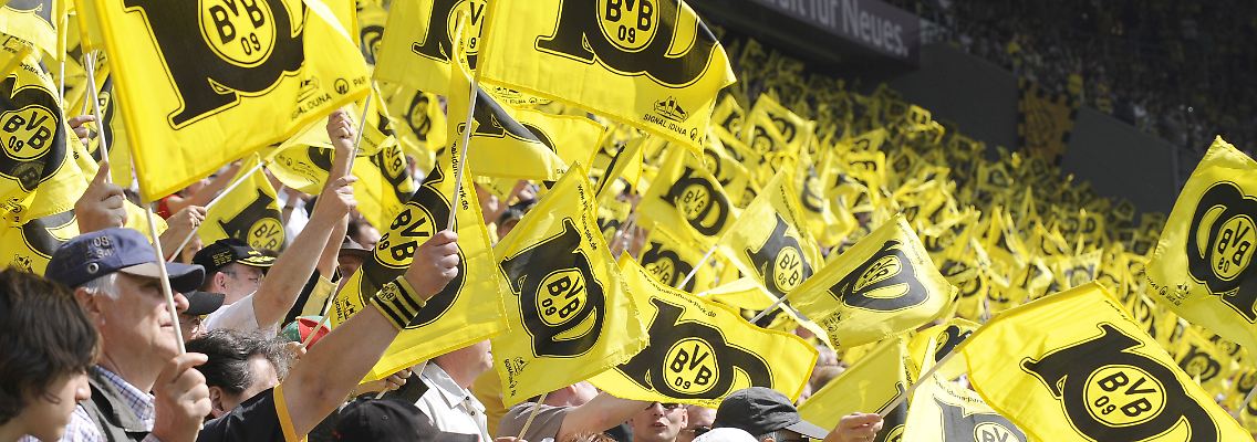 Borussia Dortmund Fans feuern stets treu ihre Mannschaft im Signal-Iduna Park in Dortmund an (Archivfoto vom 25.04.2009).