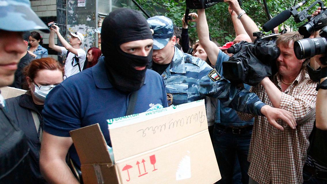 2012-06-11T195419Z_01_MOS14_RTRMDNP_3_RUSSIA-PROTESTS.JPG7797903924107126914.jpg