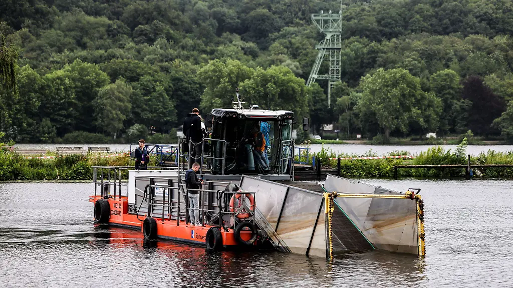 Ein-neues-Maehboot-gegen-die-schnell-wachsende-Pflanze-Elodea-ist-jetzt-im-Einsatz