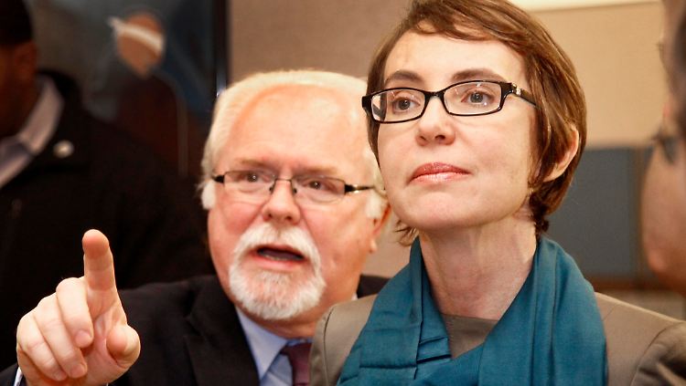 Gabrielle Giffords mit ihrem möglichen Nachfolger Ron Barber.