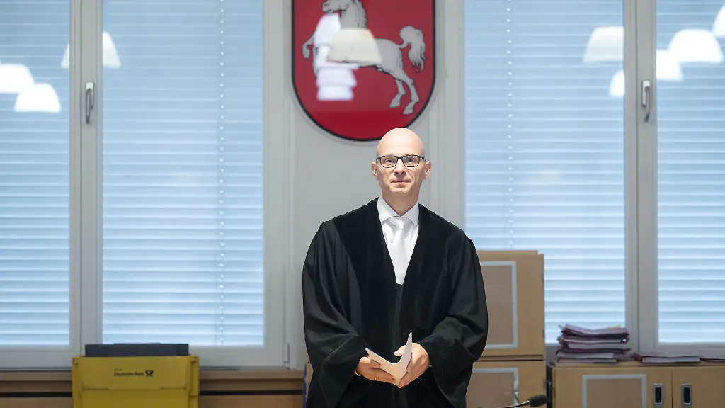 Das-Gericht-hat-ein-Urteil-im-Zivilprozess-gefaellt