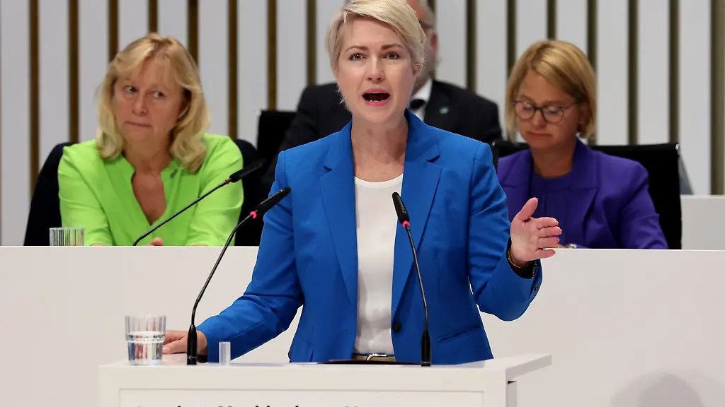 Einen-Tag-nach-dem-Investitionsgipfel-in-der-Staatskanzlei-wurde-der-Landtag-ueber-die-Ergebnisse-informiert