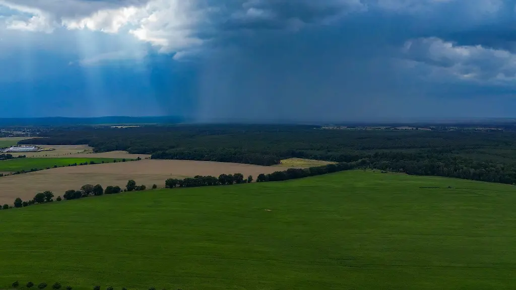 Sonne-und-Starkregen-Das-Wetter-in-der-Hauptstadtregion-zeigt-sich-weiterhin-wechselhaft