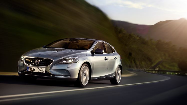 Die Verteidigung ist angetreten, den Angriff zu stoppen. Volvo schickt den V40 ins Rennen.