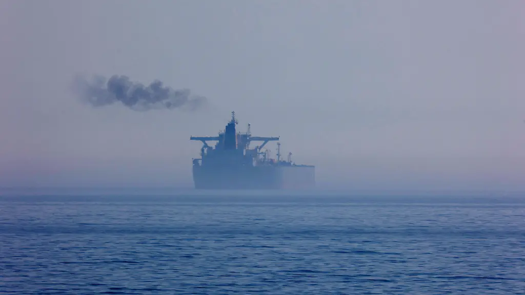 2025-04-17T120945Z-1417856005-RC2YYDAH1TCA-RTRMADP-3-UKRAINE-CRISIS-TANKER-GERMANY