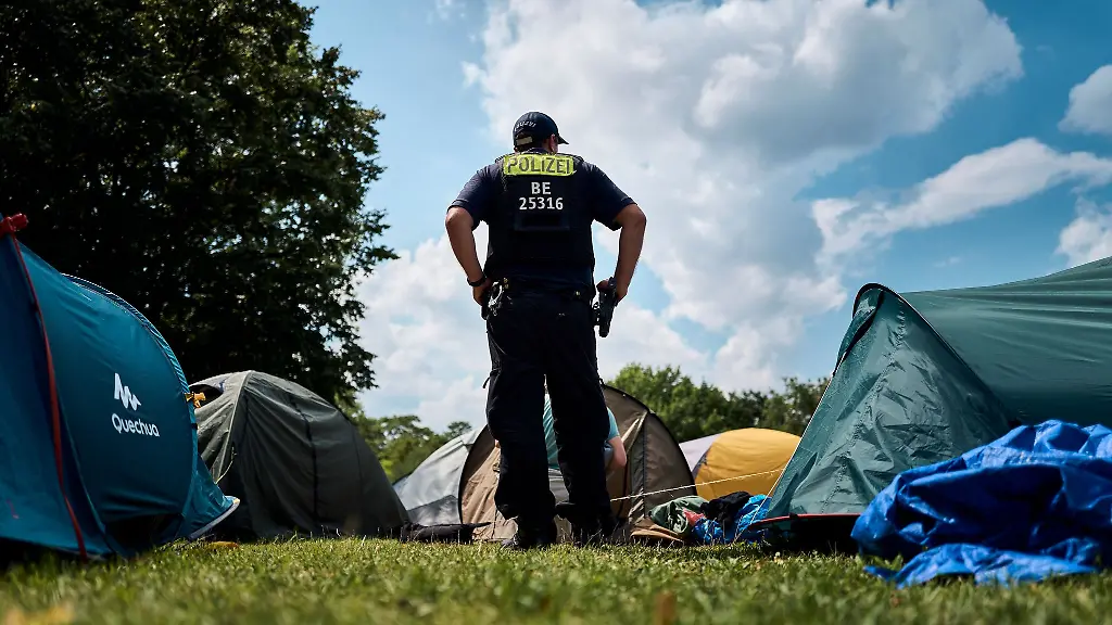 Das-Camp-musste-am-Montag-auf-Anordnung-der-Polizei-umziehen