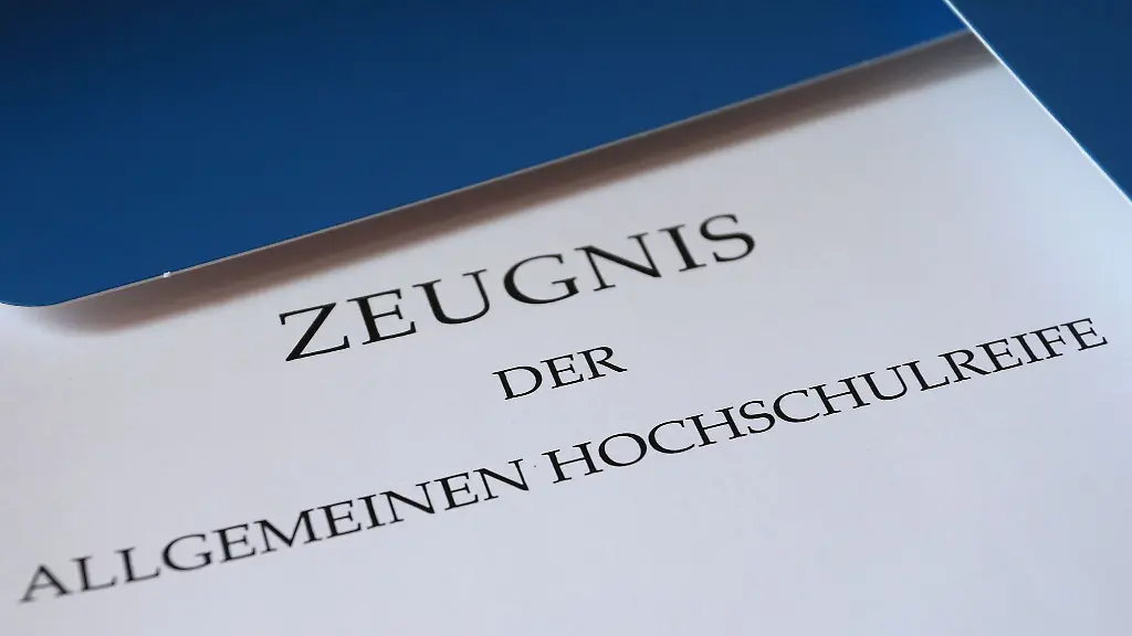 96-Prozent-der-hessischen-Schueler-und-Schuelerinnen-haben-das-Abitur-2025-bestanden