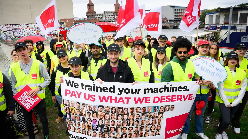 TikTok-Beschaeftigte-protestieren-in-Berlin-fuer-den-Erhalt-ihrer-Stellen